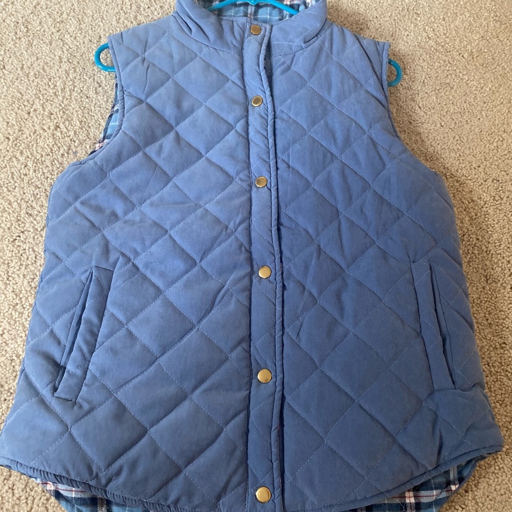 Reversible puffer vest